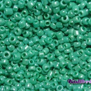 11/0 (2 mm) ronde glasrocailles, rocailles, indische kralen - mintgroene glans - 15 of 50 g