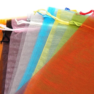 Sacos de presente de organza lisos extragrandes de 30 x 20 cm com cordão.