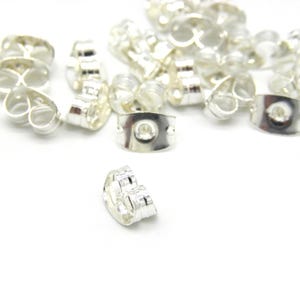 Cierres de mariposa grandes de 6 mm para pendientes - Orificio de 1 mm (calibre 18) - Bañados en plata (20 piezas - 10 pares)