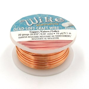 Pode incluir: Uma bobina de fio de cobre artesanal de calibre 20, resistente ao deslustre, em um recipiente de plástico branco com um rótulo azul e branco que diz "Wire elements Dead-Soft Craft Wire Copper/Cuivre/Cobre ROUND 20 gauge (0.032"/0.81 mm) 10 yd/9.1 m Tarnish-Resistant/Résistant au ternissement/Resistente al deslustre"