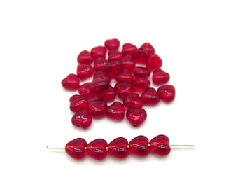 6 x 6 mm (0,24 pouce) Perles de cœur en verre pressé tchèque traditionnel - Rouge Siam (20 perles)