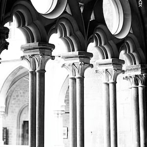 Bianco e nero di un chiostro francese - Download digitale istantanea stampabile - Wall Art