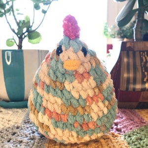 Retro Crochet Chicken image 1