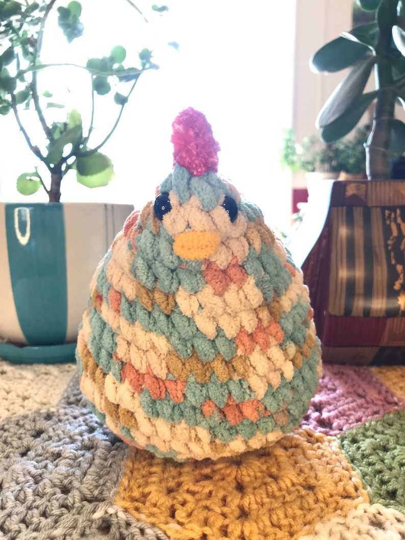 Retro Crochet Chicken image 1