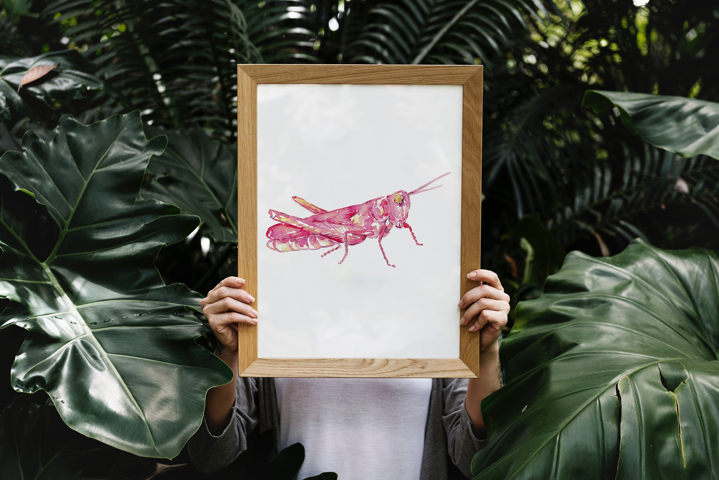 ピンクのバッタの絵水彩インク虹色グリーンウォールアートバグ