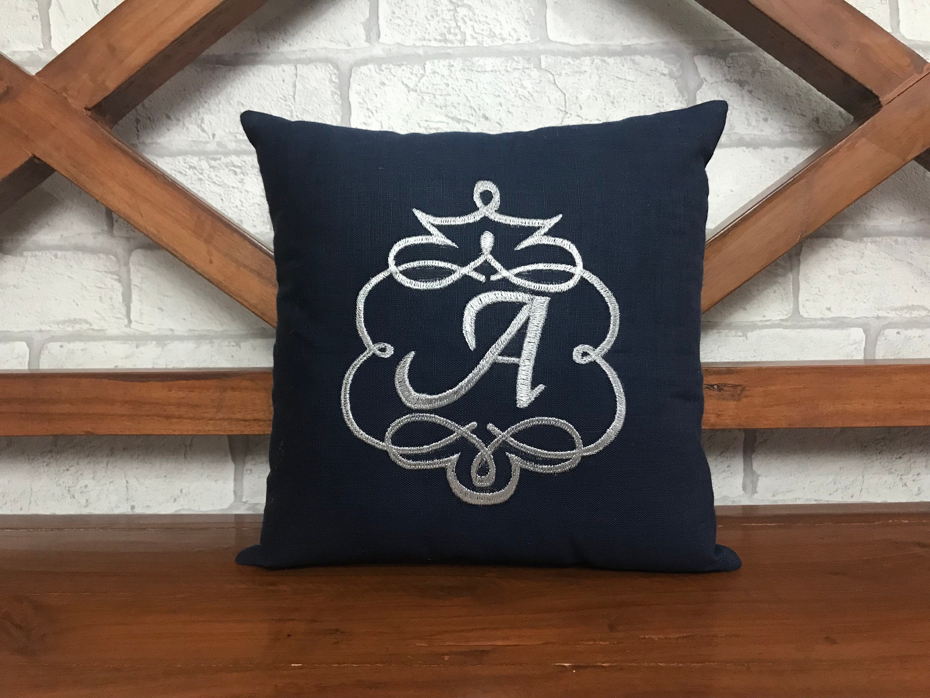 50% de Réduction sur La Vente Oreiller Initial, Prêt à Expédier, Décoratif Jeté, Décoration Dortoir 