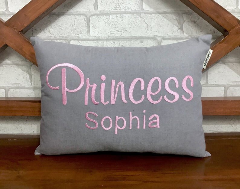 50% Off Name Hand Embroidery Pillow, Cadeau Personnalisé Pour Bébé, Prêt à Expédier, Oreiller Enfant