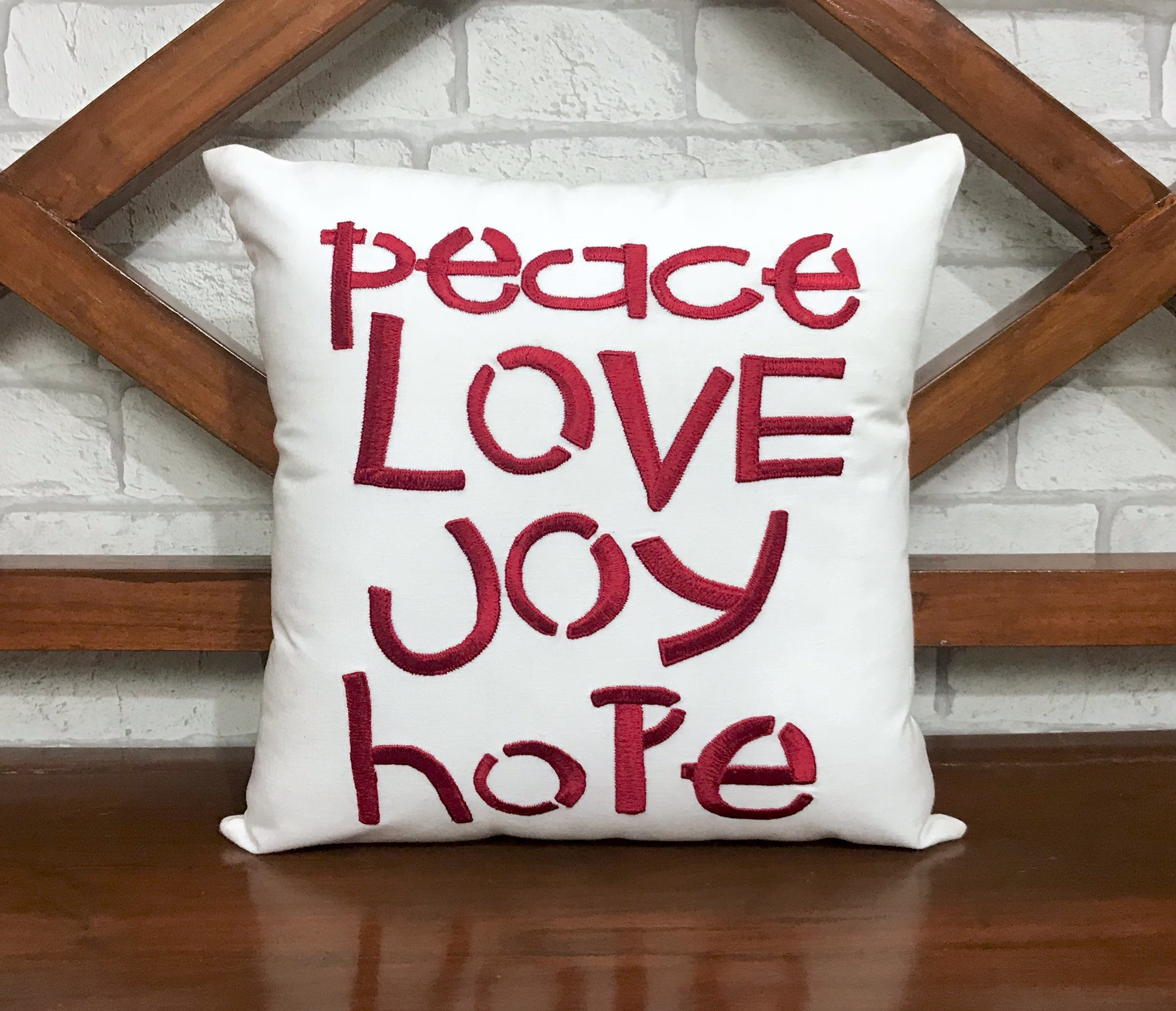 30% de Réduction sur Peace Love Joy Hope Oreiller, Décoration Noël, Cadeaux d'automne d'hiver, Forme