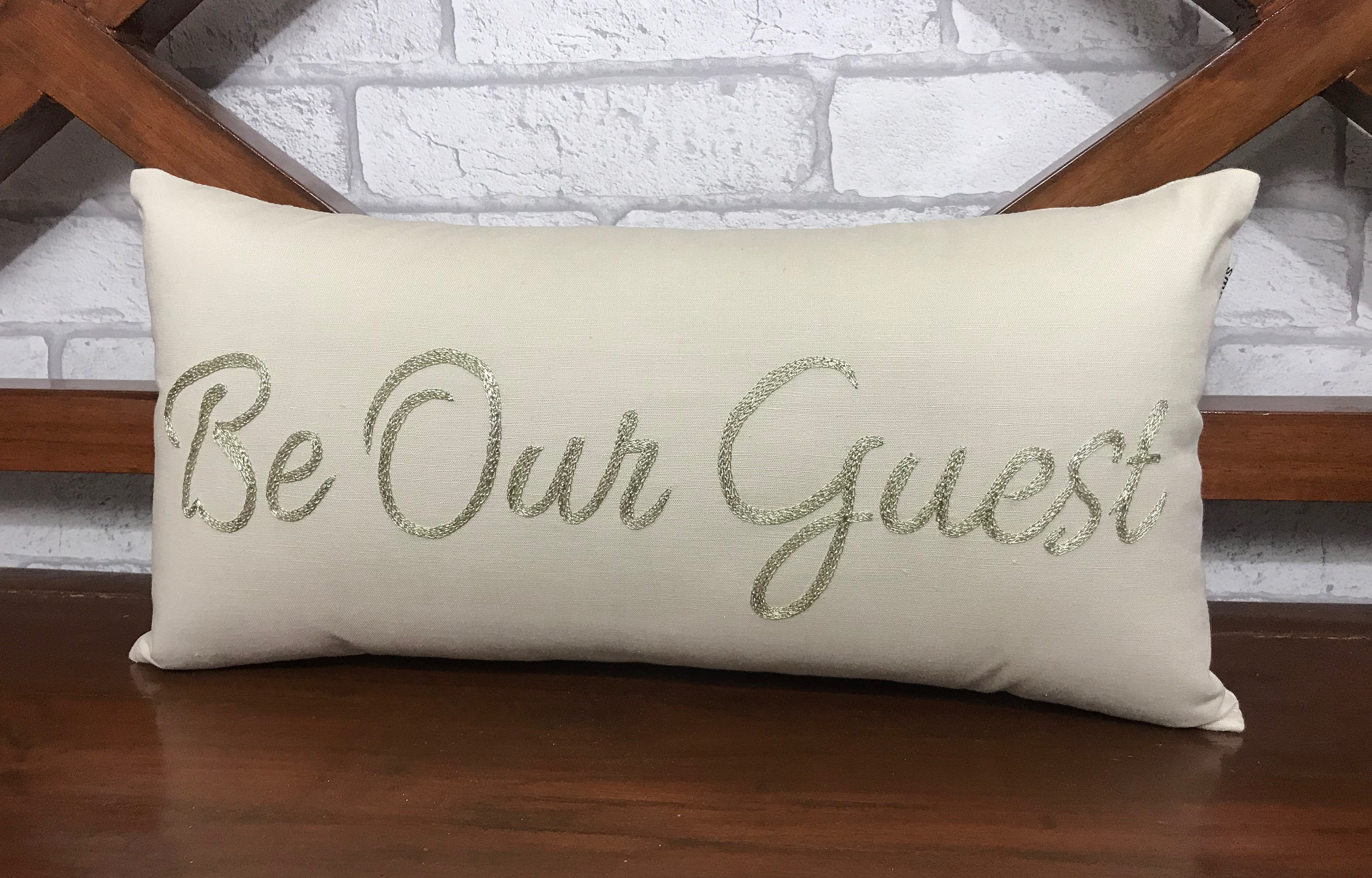 30% de Réduction sur La Vente Be Our Guest Oreiller Brodé, de Chambre d'invité, Bienvenue, Cadeau Pe