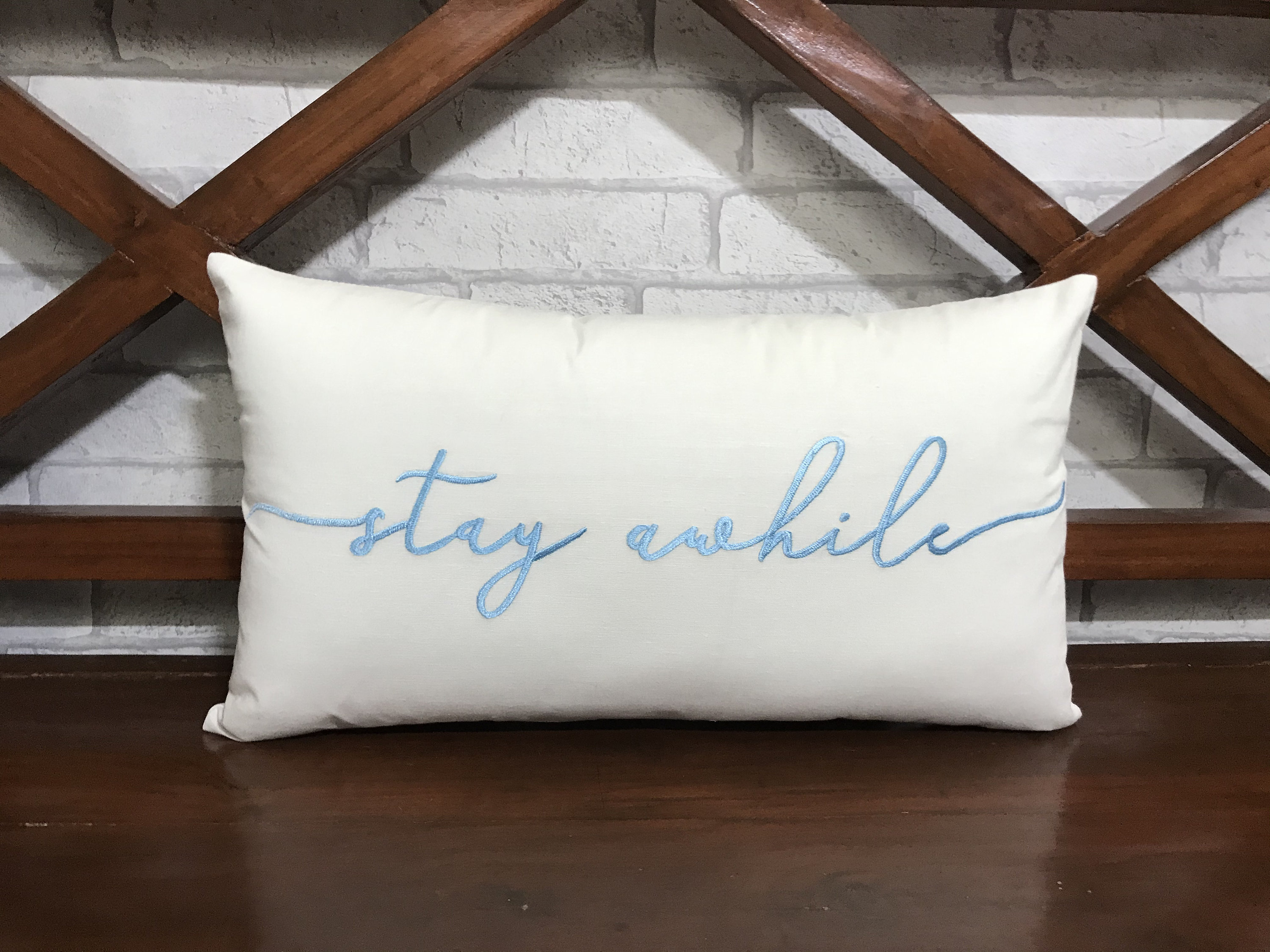 30% Off Stay Awhile Pillow | Restez Un Certain Temps Signez Décor de Salon Chambre d'| d'entrée Céré