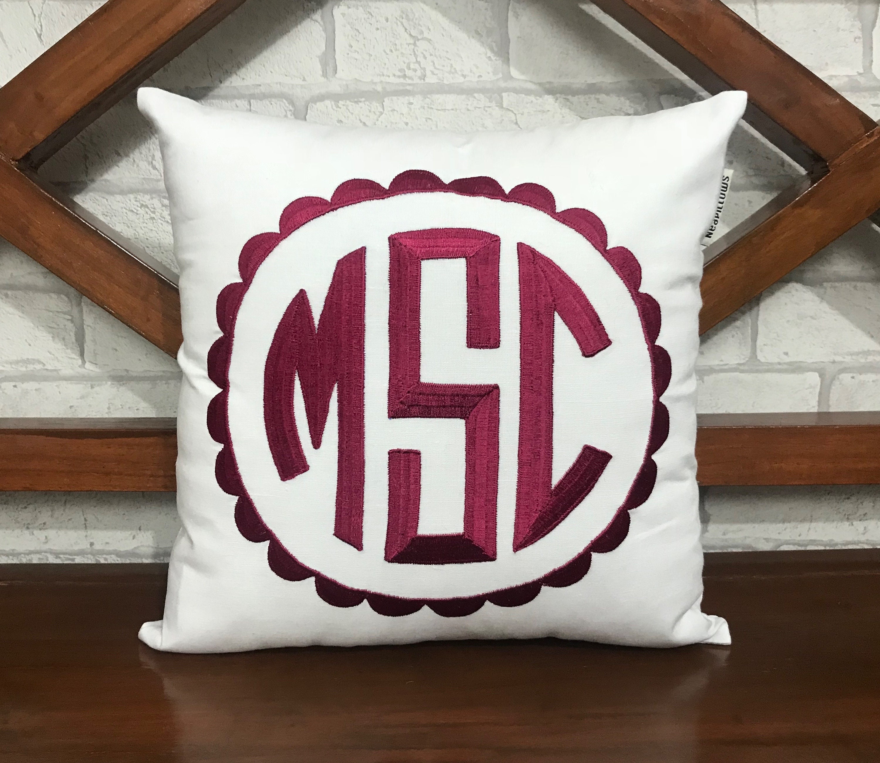 30% Vente Oreiller Monogramme Décoratif, Personnalisé, Pendaison de Crémaillère, Décoration Dortoir,