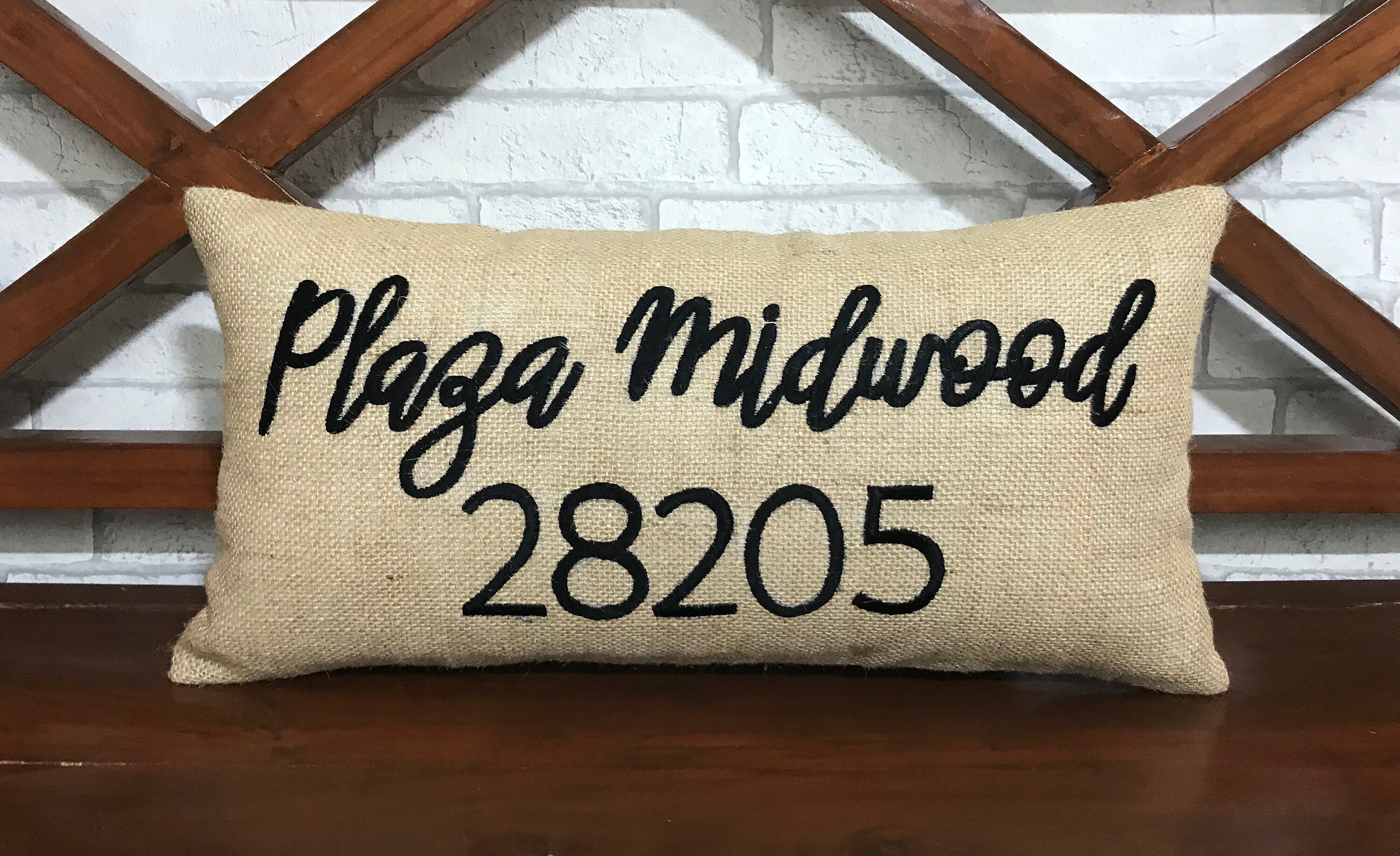 30%off Personnalisé Code Postal Oreiller | Personnalisé Dortoir Décor Cadeau Monogrammé Rustique à L