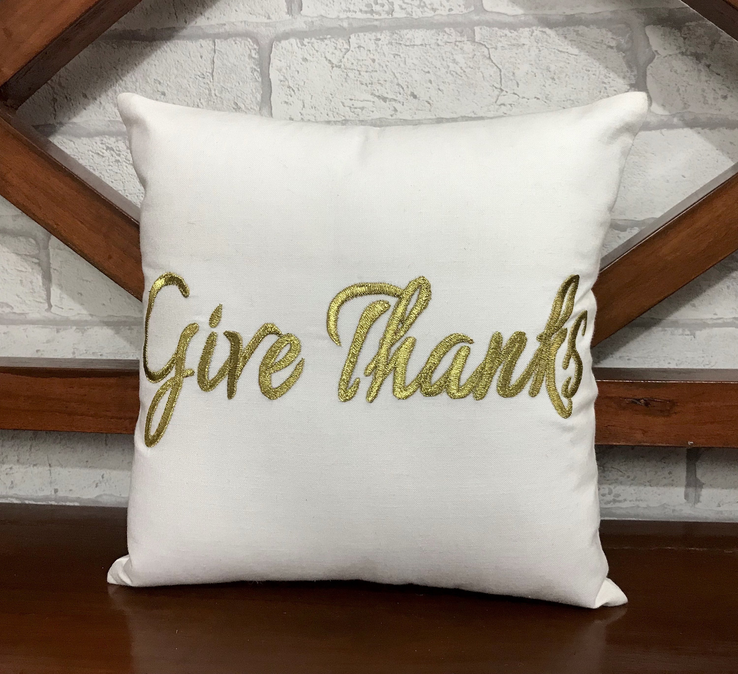 50% de Réduction sur L'oreiller de Thanksgiving Give Thanks, Décor d'automne Thanksgiving, | Prêt à 