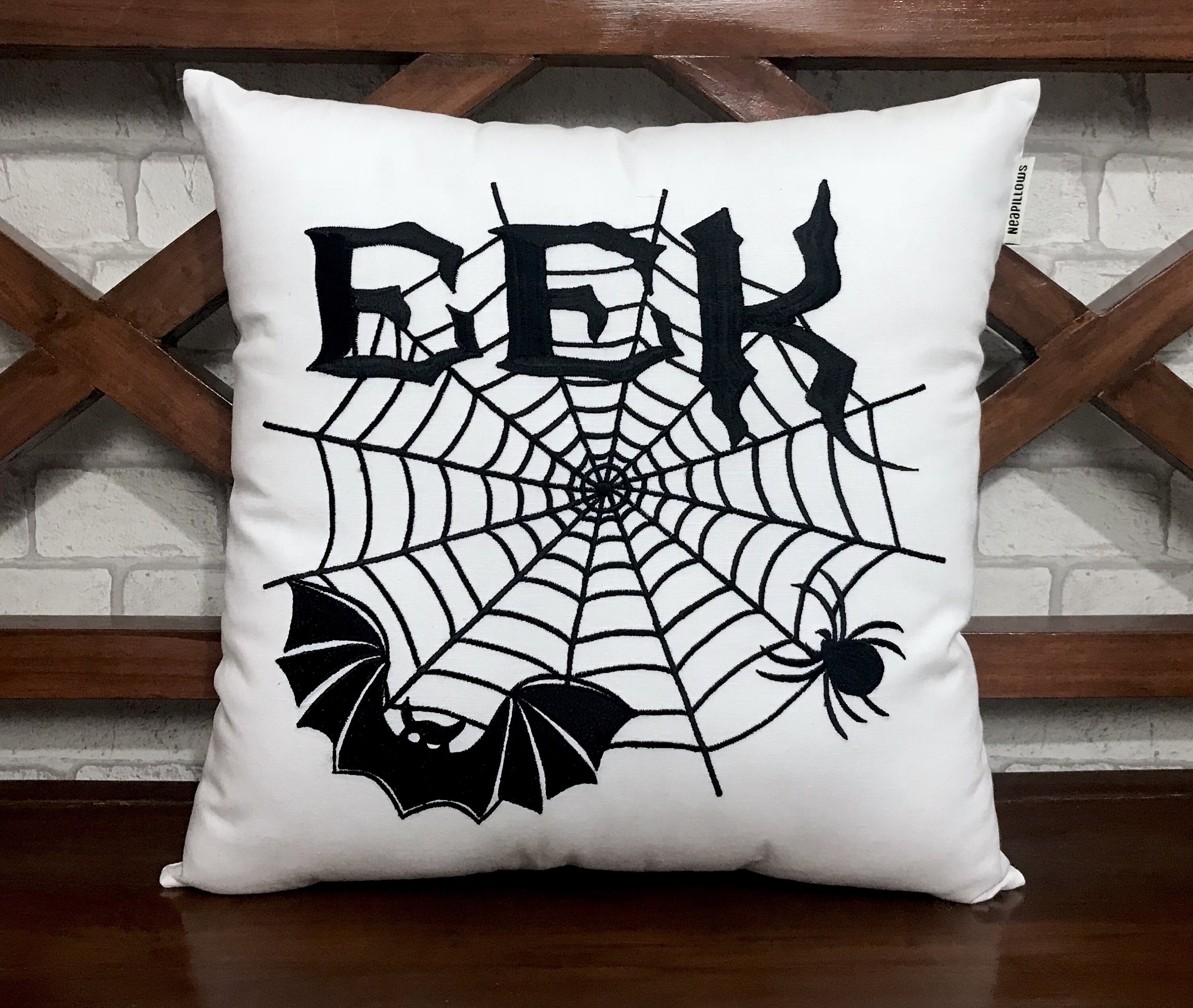 30% de Réduction sur L'oreiller d'halloween Eek Web, Le Décor d'halloween, Cadeau La Décoration Form