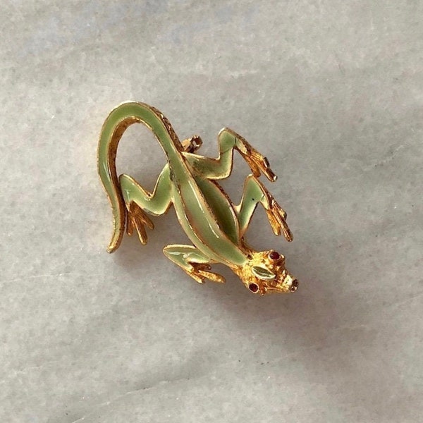 Salamander Pale Green Enameled Glass Ruby Eyes Gecko LIZARD Pin 1970 Vintage Brooch