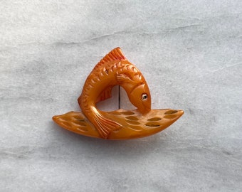 Vintage 1940s Leaping Trout Butterscotch Carved Bakelite Brooch - Fish Pin