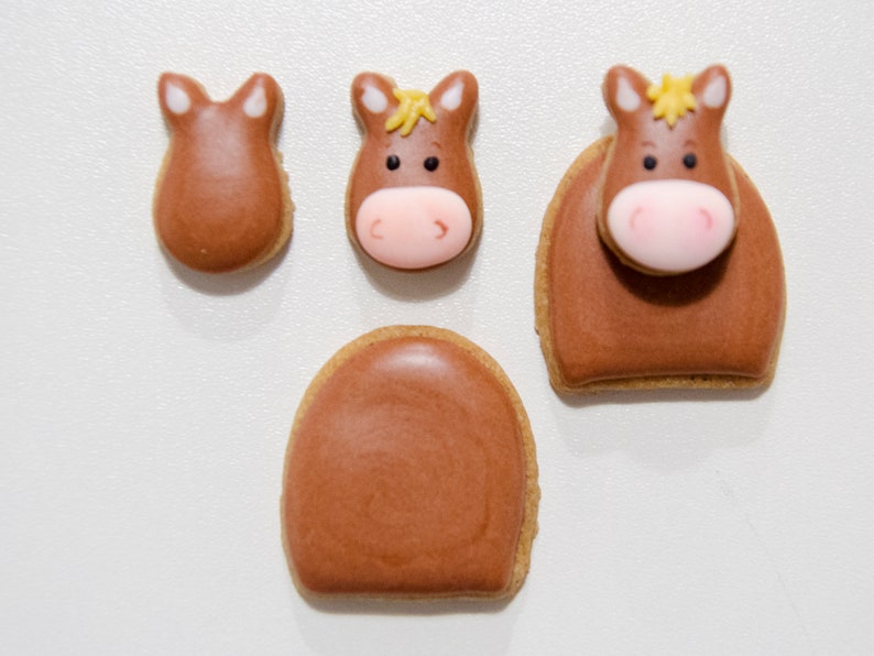 MUCCA IN CERAMICA X 2 doll House Miniatura Animale Giardino, Random
