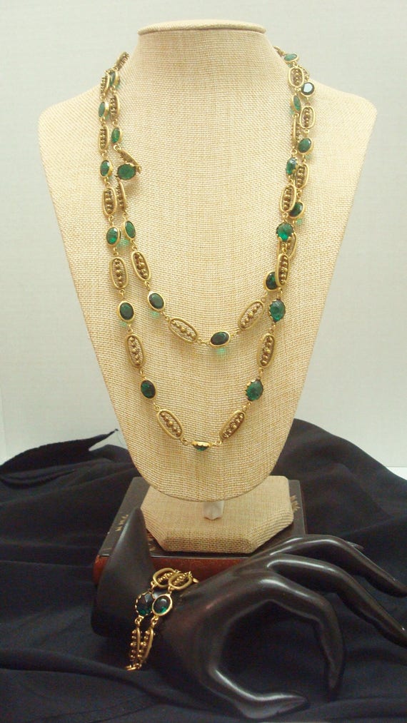 Corocraft Emerald Green Glass Flapper Station Neck