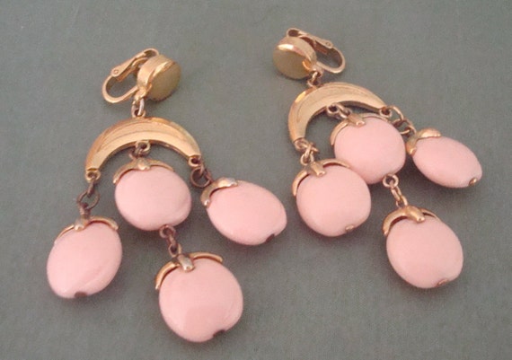 Crown Trifari Waterfall Pink Lucite Dangle Chandel