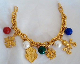 Napier 1992 Scarborough Faux Pearl Jeweled Colored Beads Heraldic Charms Goldtone Bracelet Book Piece Charm Bracelet