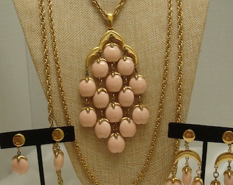 Trifari Waterfall Pink Lucite Pendant Necklace Gold Triple Chain