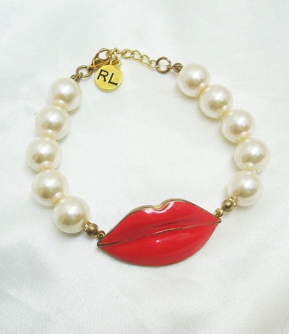 Hot Pink Enamel Lips Faux Pearls Bead Bracelet