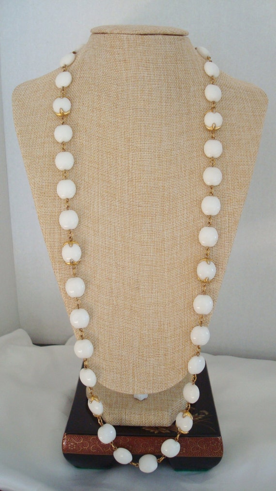 Vintage Trifari White Lucite Bead Chain Necklace T