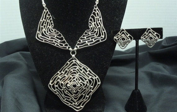 Napier Silvertone Open Metal Work Necklace and Ea… - image 2