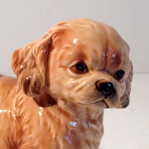 Pequeño Spaniel de porcelana naranja de los años 60