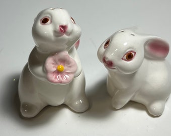 Vintage 1983 Avon White Bunnies Salt And Pepper Shakers Ceramic Figurines