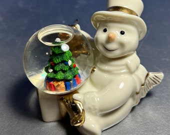 Vintage Late 90’s Lenox Snow Man Sitting With Christmas Tree Globe Present Porcelain Figurine