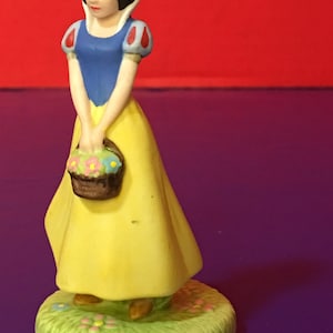 Vintage Disney Character “Snow White” Mini Porcelain Figurine