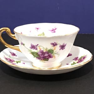 Vintage Royal Chelsea Purple Lilas Accent Gold Edging Tea Cup And Saucer