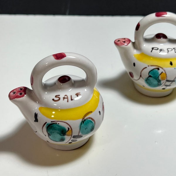 Vintage Late 1990’s Ceramic Italian Pottery Tea Pot Salt And Pepper Shakers.