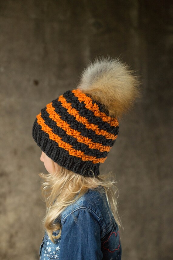 Real Fur Pompom Hat, Knit Winter Hat, Large Fox Fur Pompom  display picture 3