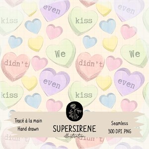 Peut inclure: Motif sans couture de bonbons en forme de cœur aux couleurs pastel avec des phrases comme "kiss", "even" et "We". Le design comprend diverses couleurs, notamment le rose, le bleu, le jaune et le vert, sur un fond quadrillé jaune clair. Le texte "SUPERSIRENE illustration" est également présent.