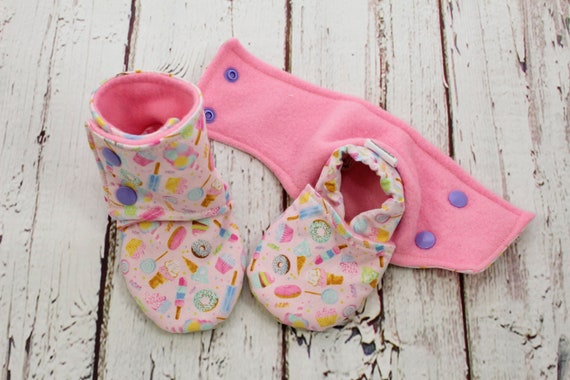 warm baby shoes that stay on