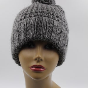 Hand Knit Hat w/Pom Pom (Gridlock) Gray