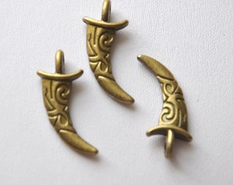 20pcs Antique Bronze Cow Horn Charm Pendants 10*28mm--G486