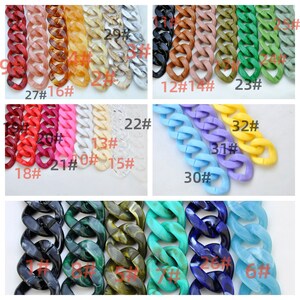 Puede incluir: Una colecci&oacute;n de 32 eslabones de cadena de pl&aacute;stico de diferentes colores. Las cadenas son todas del mismo tama&ntilde;o y estilo, pero son de diferentes colores. Los colores incluyen negro, blanco, rojo, rosa, azul, verde, amarillo y naranja. Las cadenas est&aacute;n numeradas del 1 al 32.