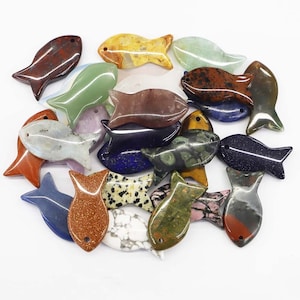 Gemstone fish pendant，Crystal Carving Fish Pendant Assorted Stone Small Fish Pendant Charm Beads For Jewelry，Gemstone Fish，gift for swimmer