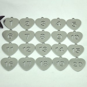 Chiffres à découper, 1-20. Au choix, acier inoxydable, breloques personnalisées, pendentifs chiffres, breloques estampées, numéro d'équipe, cadeau pour maman sportive