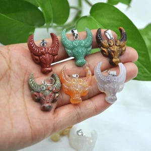 1pc Natural Bull Head Crystal Pendant, Cow head pendant,Gemstone Pendant，Horn pendant，Cow Skull Charm Pendant,Crystal Animal Carving Totem