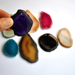 Natural agate slice top drilled agate charms pendant，blank geode wedding crystals place cards bulk agate slices ，Jewelry Marking