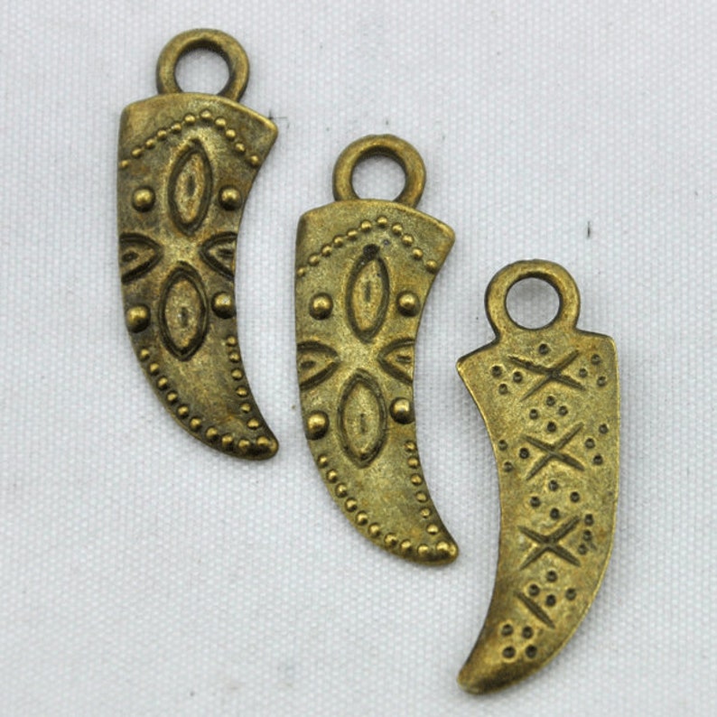 20pcs Antique Bronze Cow Horn Charm Pendants 10*28mm--G486