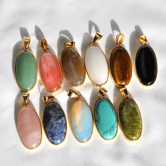Engraved Gemstone Pendant ペンダントトップ Natural Stone Pendant With Platinum Tone Brass Findings, Oval