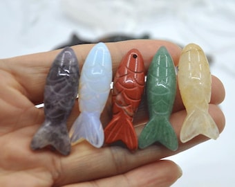 Carving Gemstone 3D Fish Pendant，Crystal gemstones carved fish for jewelry DIY pendant，Carved Gemstone Charm Pendant，Lucky Fishing Charm Gif
