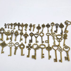 40pcs Skeleton Key pendant，Bulk Lot Skeleton Keys pendant，Replica Vintage Keys， Wedding Favor Collection Assorted Mixed Style Set-G1738