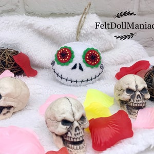 Felt Doll Pattern. Skeleton head with red eyes. PDF Pattern and Tutorial. Halloween. Day of the Dead. Halloween Ornament.