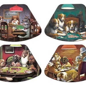 Cães jogando pôquer, jogos americanos para mesas redondas, textura de cesta tátil, bordas da bainha, à prova d'água, antiderrapante, resistente e flexível.